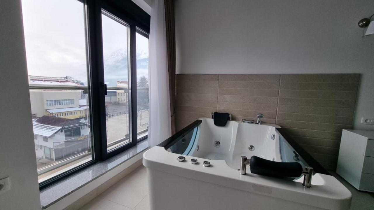 بلاف Elan Luxury Apartments & Rooms المظهر الخارجي الصورة